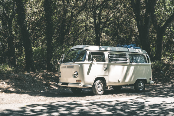 Altes auto in der natur