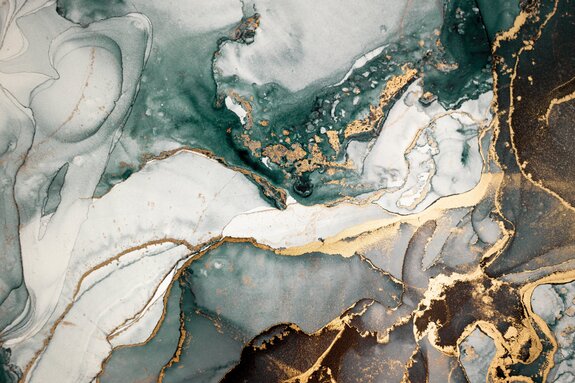 Abstrakter marmor mit grünen und goldenen akzenten