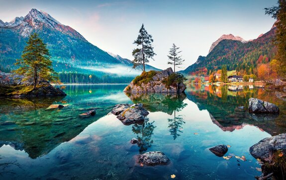 Bergsee herbstlandschaft