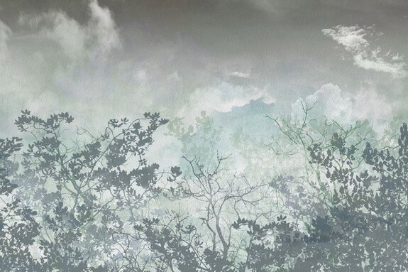 Baum-silhouetten auf einem aquarell-hintergrund