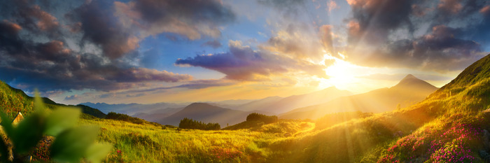 Sonnige berglandschaft