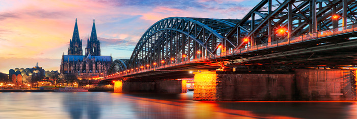 Ein fluss in der deutschen stadt köln