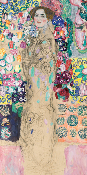 Maria munk in einem porträt vor dekorativem hintergrund