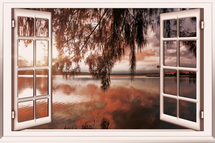 Blick auf das wasser im abendlicht