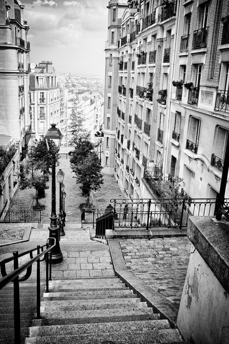 Stadttreppen, umgeben von mietshäusern