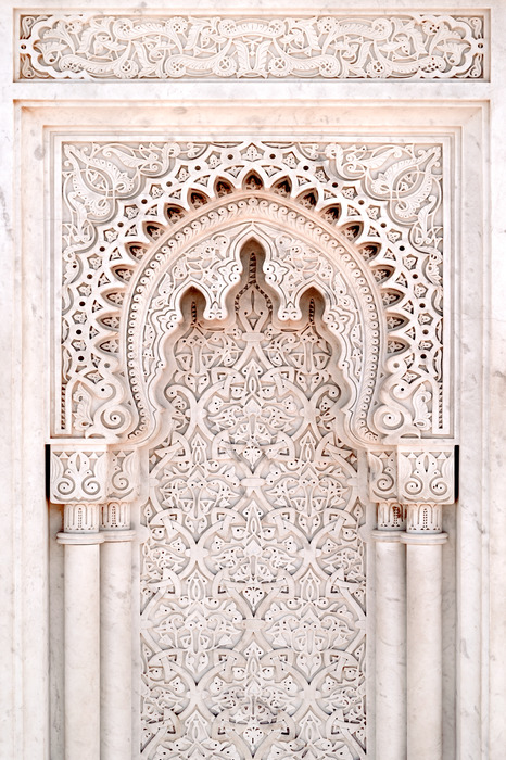 Geometrische ornamente um den bogen