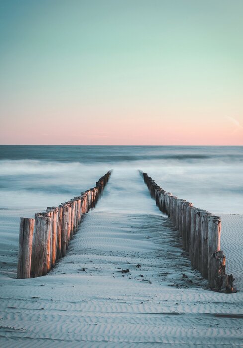 Strand- und meereslandschaft bei sonnenuntergang