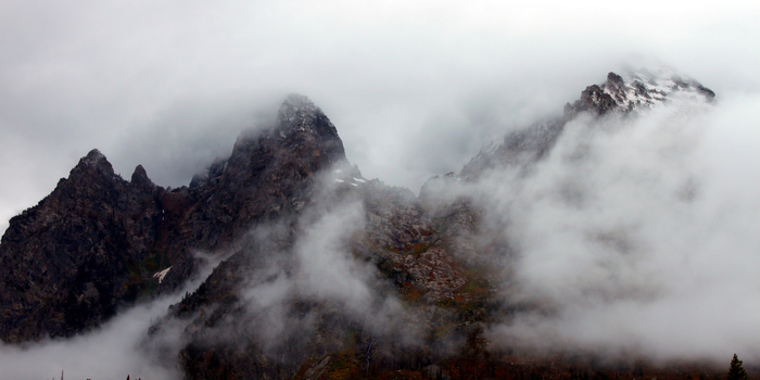 Bild Landschaft mit nebligen Bergen
