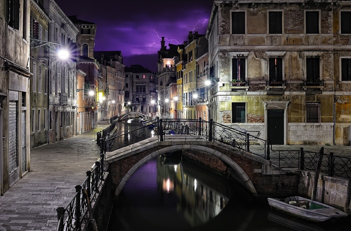 Bild Venedig in der Nacht bei schlechtem Wetter