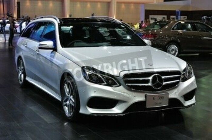 Fototapete Neues Auto Mercedes