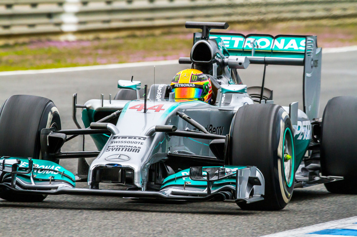 Fototapete Bolid-Fahrer im gelben Helm