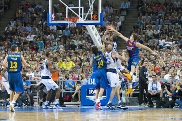 Fototapete Sportliches Basketballspiel