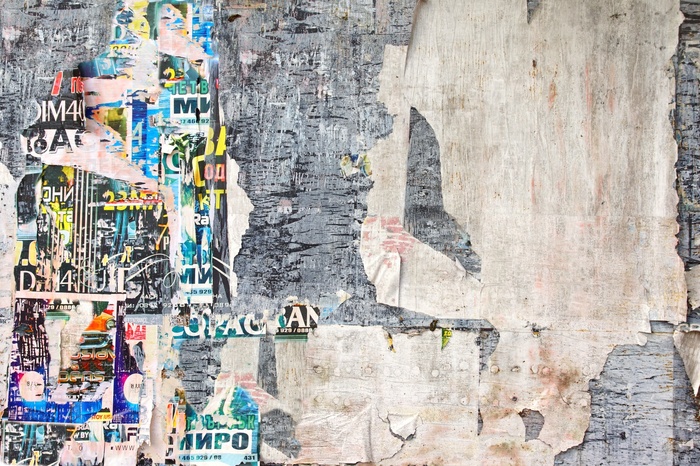 Fototapete Mauerwerk mit alten Postern