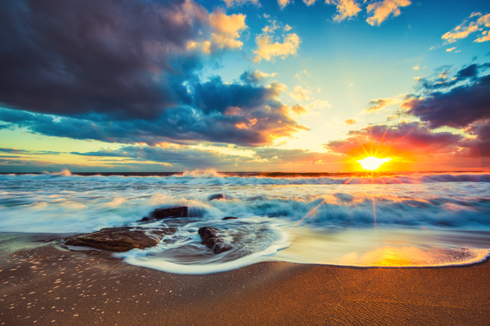 Fototapete Sonnenuntergang über schäumenden Wellen
