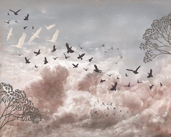 Oiseaux et graines de pissenlit contre un ciel nuageux