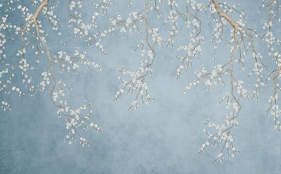 Fleurs blanches sur les branches des arbres