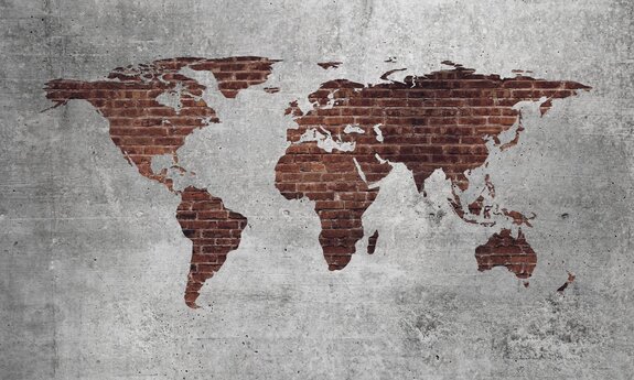 Carte du monde en briques rouges sur fond texturé