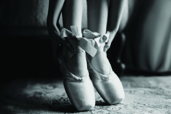 Femme dansant en chaussons de ballet