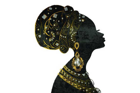 Femme africaine portant des bijoux en or
