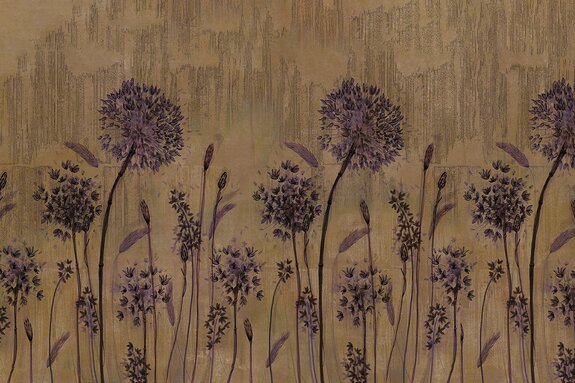 Fleurs de pissenlit violettes sur un mur