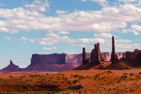 Désert rouge avec des rochers