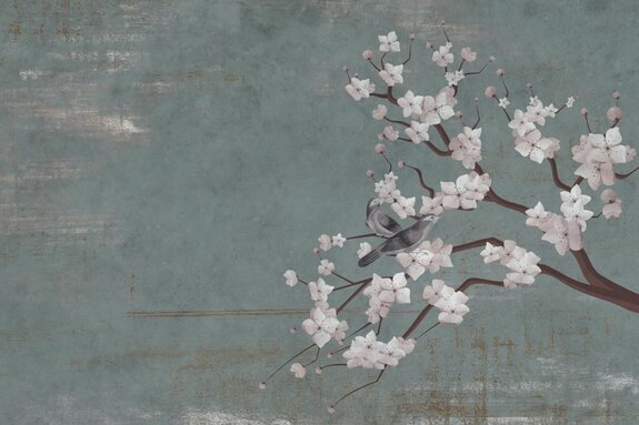 Fleurs de cerisier blanches peintes avec des oiseaux sur un mur