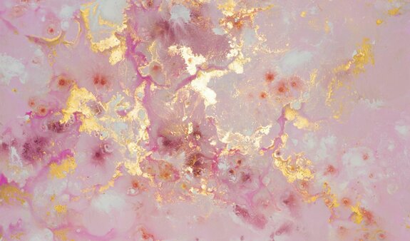 Texture marbre rose abstraite avec ornements dorés