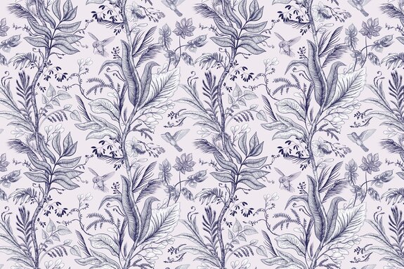 Végétation sauvage avec des fleurs parmi les fleurs