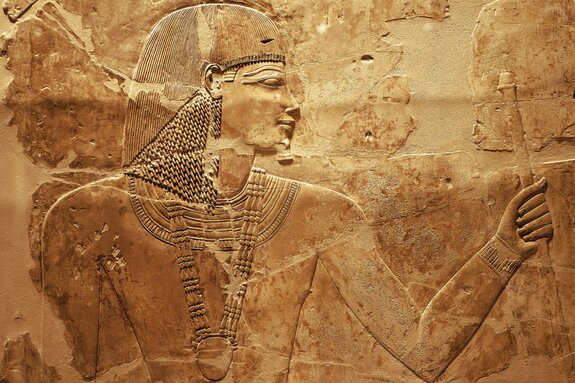 Bas-relief en pierre de l'égypte ancienne