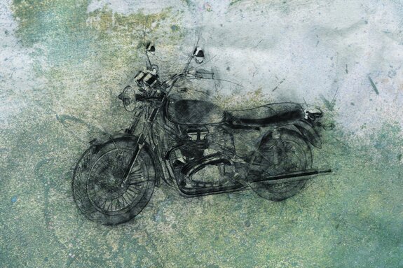 Croquis de moto sur fond de béton