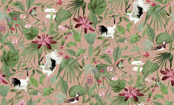 Oiseaux exotiques parmi les feuilles vertes et les fleurs