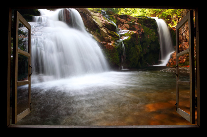 Fenêtre ouverte sur la cascade