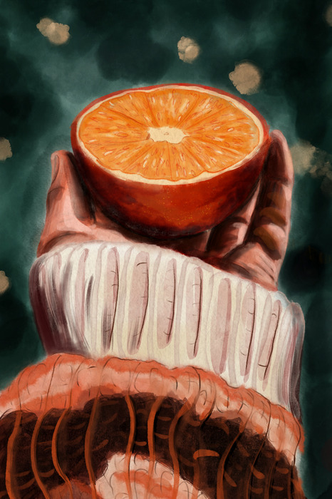 Une orange dans une main sur fond sombre