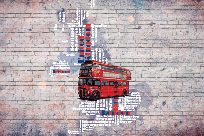 Bus sur un mur de briques