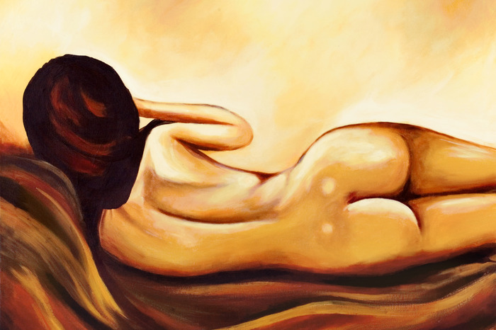 Silhouette d'une femme couchée sur le côté dans une palette de couleurs jaune et marron