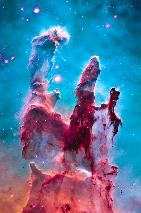 Piliers roses de la création dans l'espace