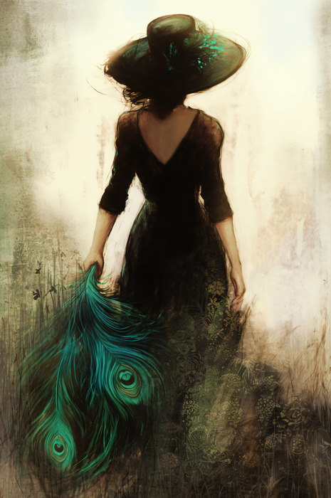 Une femme coiffée d'un chapeau orné de plumes de paon a le dos tourné.