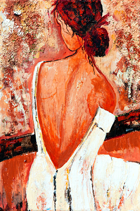 Une photo picturale d'une jeune femme en robe blanche