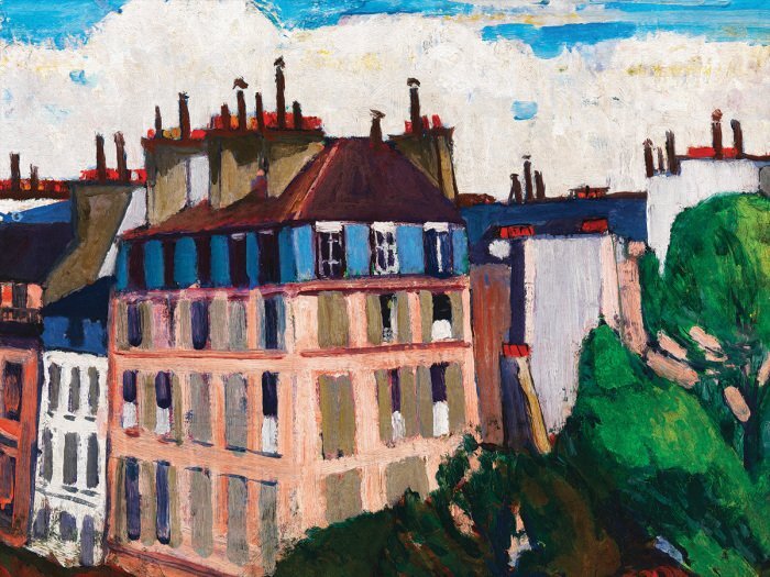 Des arbres verts parmi les immeubles d'habitation de la ville