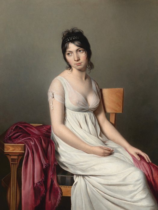 Une dame délicate assise, aux cheveux foncés