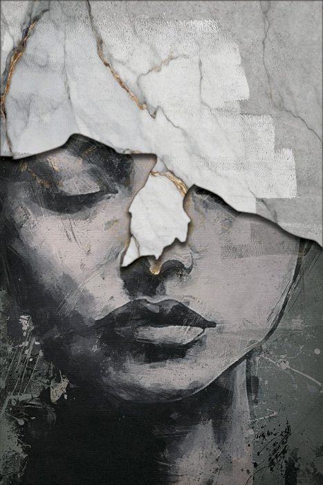 Le visage d'une femme dans une texture de marbre abstraite