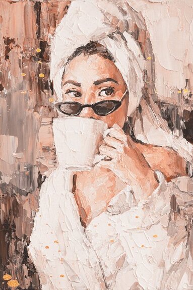 Les instants matinaux d&#39;une femme après un bain et un café