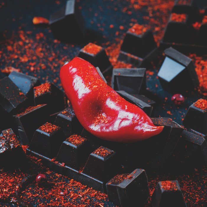 Une harmonie de notes de chocolat noir et de piment épicé