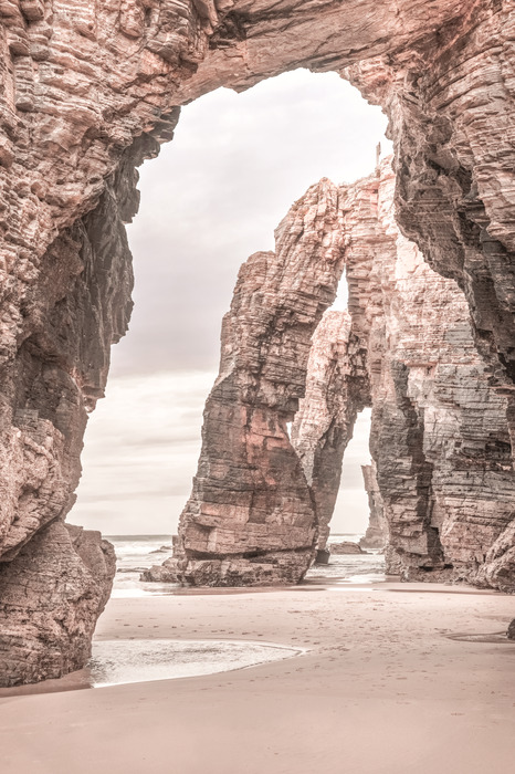 Falaises rocheuses pittoresques en bord de mer