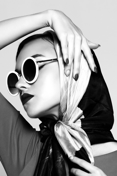 Portrait de mode d'une femme dans un style rétro