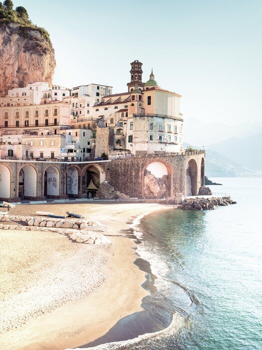 Paysage pittoresque de la côte amalfi avec la plage