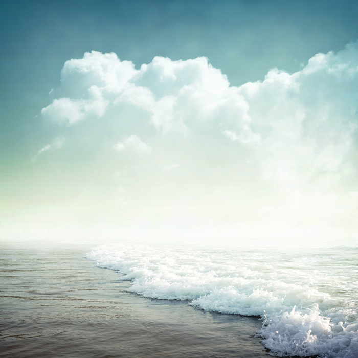 Zomerlandschap met uitzicht op een strand