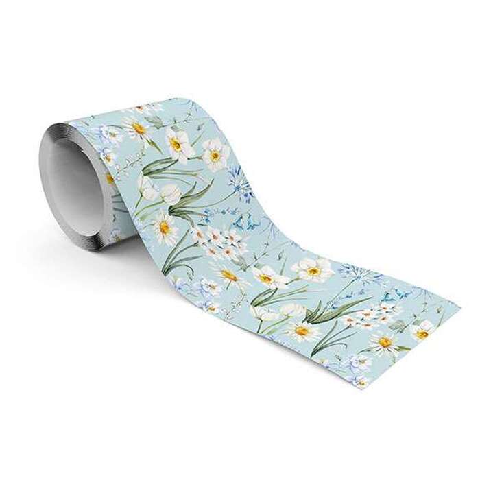 Behangrand blauwe lenteweide met narcissen