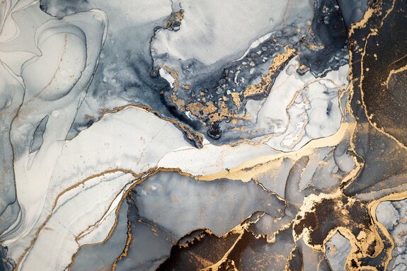 Gemarmerde abstracte compositie met gouden elementen