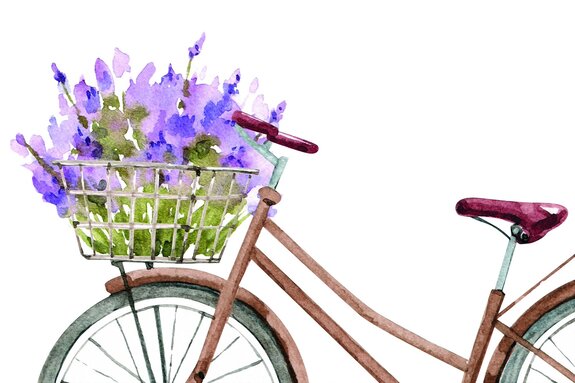 Een beschilderde fiets met een rieten mand vol heide